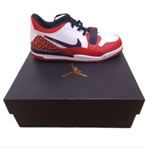 JORDAN Legacy 312 Low, Nike White / Black-GYM Red / CD9055 116/Boys Size 3Y